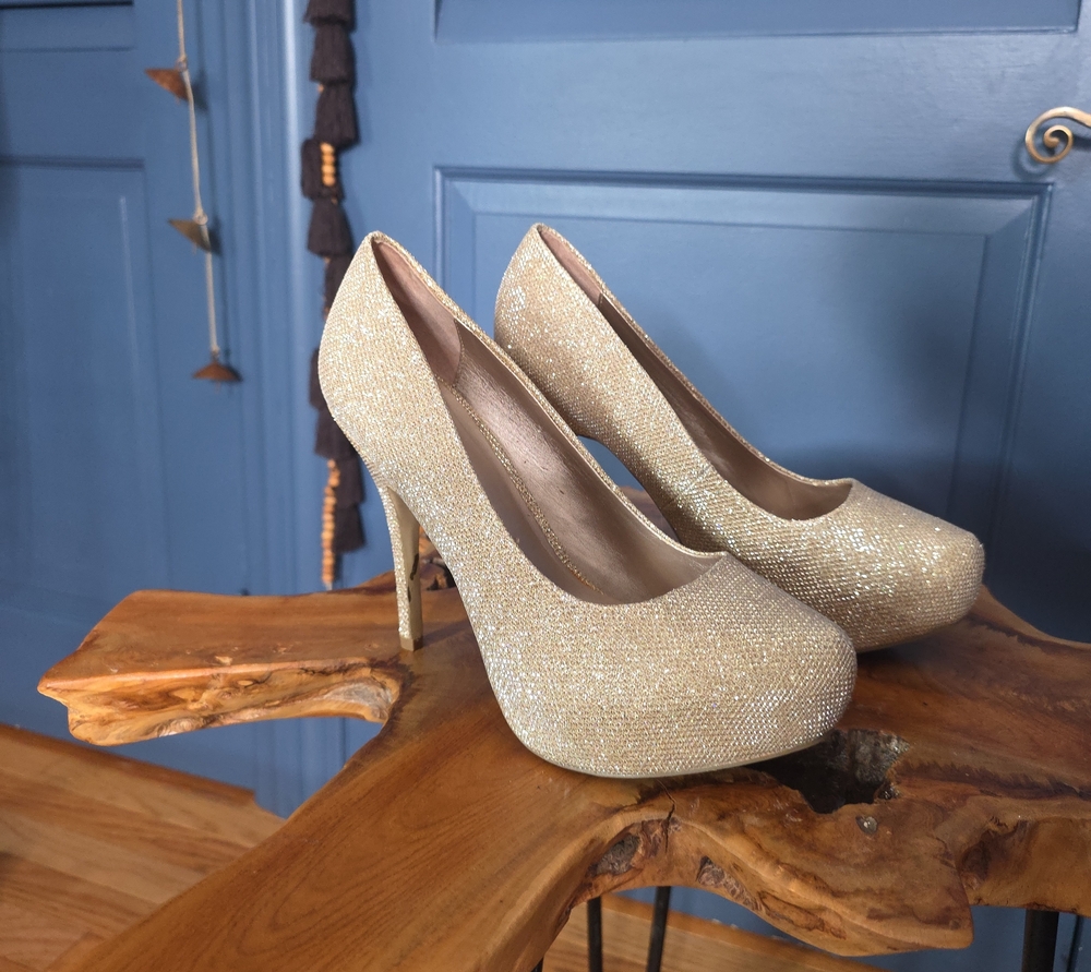 Mix No. 6 Gold Glitter High Heel Pumps